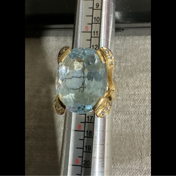 Gorgeous Vintage Aquamarine and Diamond Cocktail Ring - Picture 8 of 15